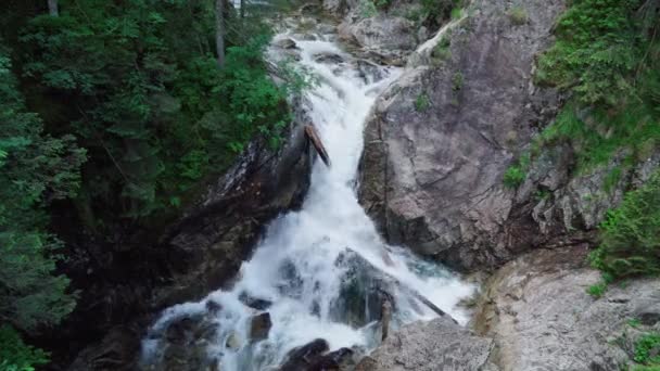 Waterval in het Tatra-gebergte in Polen — Stockvideo