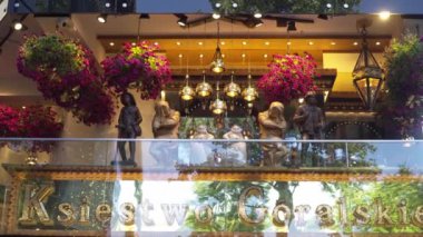 Zakopane, Polonya Haziran 2019. dekore edilmiş mağaza penceresi