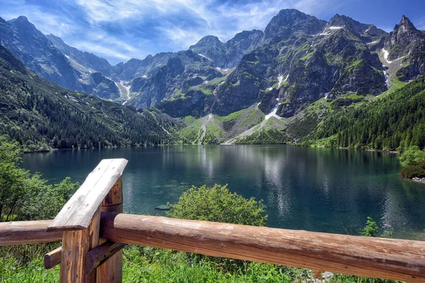 Sea Eye Lake w polskich Tatrach. Jezioro z pięciu najlepszych jezior na świecie — Zdjęcie stockowe