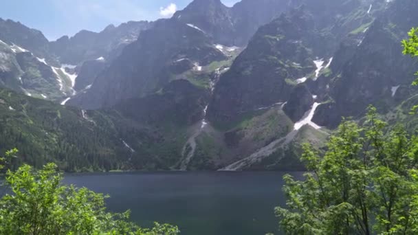 Montanha lago no Tatras no verão. Lago do topo 5 lagos mais bonitos da terra — Vídeo de Stock