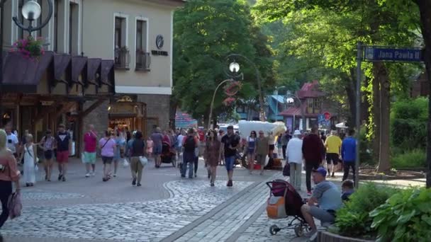 Zakopane, Polonya Haziran 2019: Zakopane rupowki yaya caddesi — Stok video