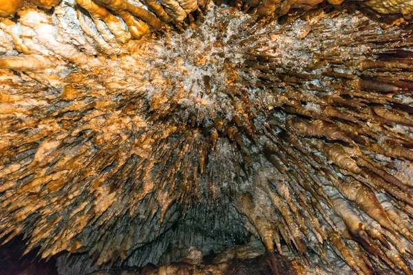 Stalaktity ve Demanovské jeskyni. Slovensko — Stock fotografie