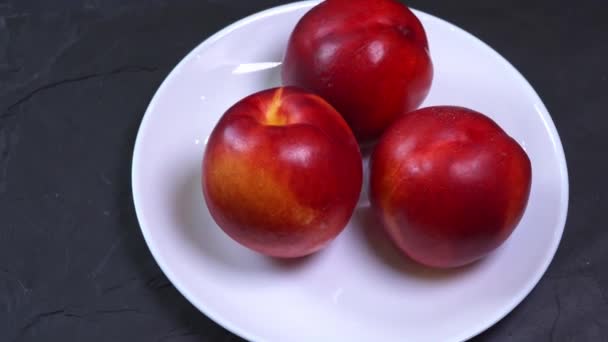 Close View Ripe Peaches Plate — Stock Video