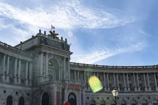 Хофбургский дворец с Хельденплац. Вена, Австрия - сентябрь 2019 года . — стоковое фото