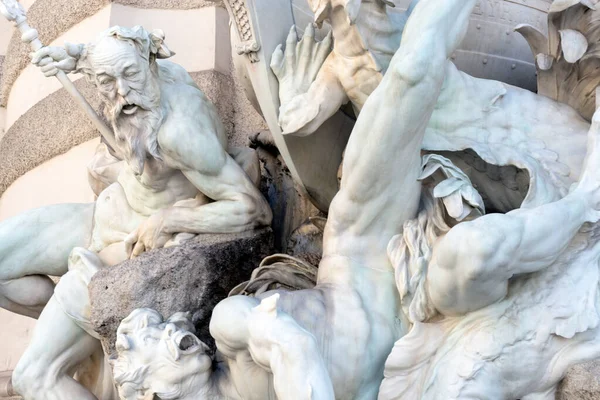 霍夫堡宫入口处的喷泉。 奥地利维也纳- 2019年9月. — 图库照片