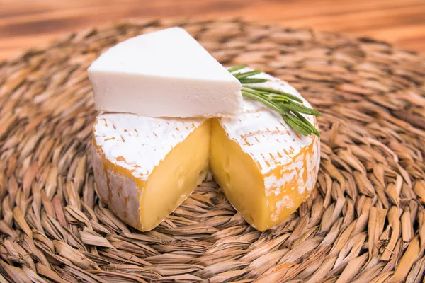 Fresh Camembert cheese on straw eco wipes — Stock Photo, Image