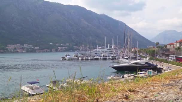 Kotor, Karadağ Eylül 2019. Kotor Körfezi Kotor görünümü — Stok video