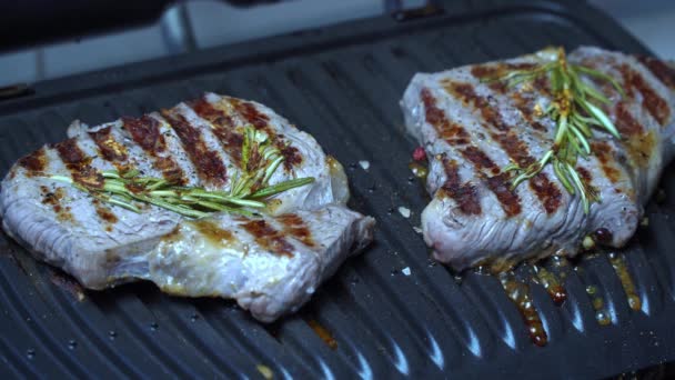 Grilled beef steak with seasonings — Stock Video