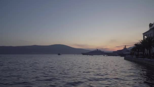 Yacht nel porto di Tivat. Porto Montenegro — Video Stock