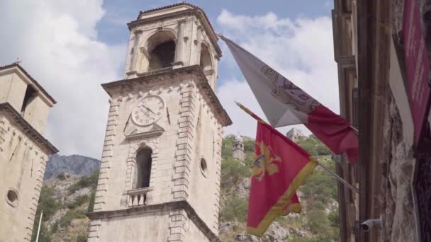 Czarnogóra, Kotor. Stare miasto. Widok wieży zegarowej — Wideo stockowe