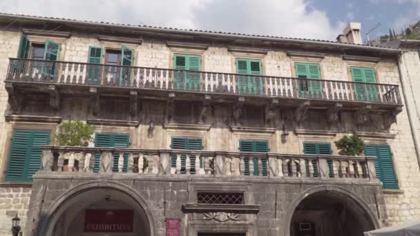 El casco antiguo de Kotor. estilo de la antigua casa. Montenegro — Vídeo de stock