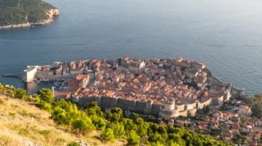 Dubrovnik 'in Zaman Hatası. Game of Thrones çekim yeri. Dubrovnik 'in yüksekliğinden bak. gün batımı