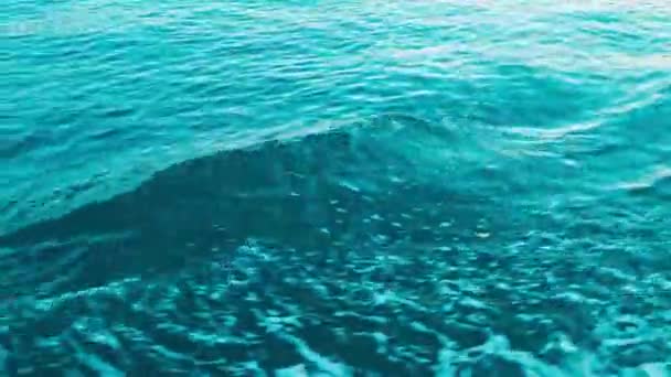 Морська хвиля на кормі корабля — стокове відео