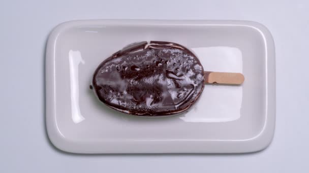 融化的冰淇淋圣代 — 图库视频影像