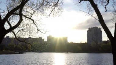 Şehir bloğunda gün batımı