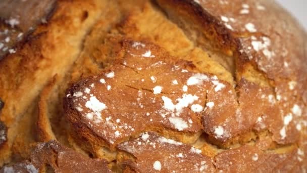 Zbliżenie bochenka świeżego chleba — Wideo stockowe