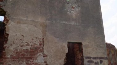 Belarus Ruzhany. Ruzhany 'deki Sapeg Sarayı' nın kalıntıları.