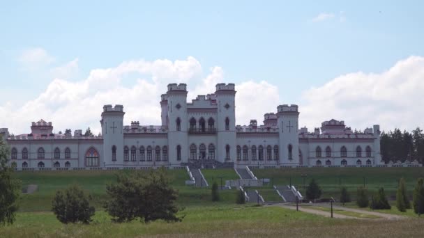 Belarus, Brest June 2020. Castle of the Puslovskys in Kossovo — Stock Video