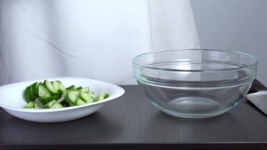 Yemek salatası. karışımı yeşil salata salatalık domatesleri