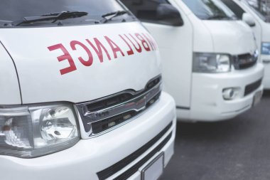 Ambulans birlikte akşam saatlerinde hastalara yardım sağlamak Park..
