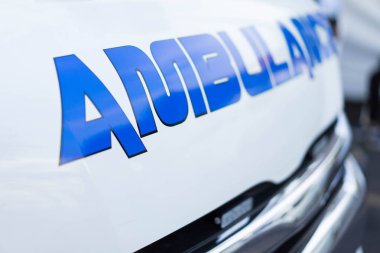 Ambulans hastanede hasta bakımı ile mavi.