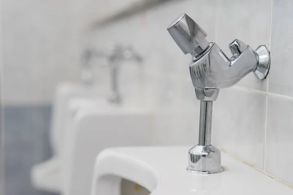 Urinario Sucio Baño Masculino Dentro Del Servicio Aceite — Foto de Stock