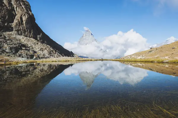 Vista Panorâmica Reflexão Montanha Matterhorn Lago Zermatt Suíça — Fotografia de Stock