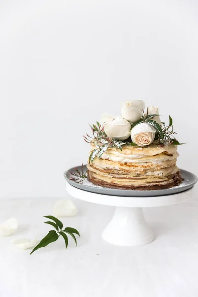Crepe Cake Decorated Roses Cake Stand — Stock Photo, Image