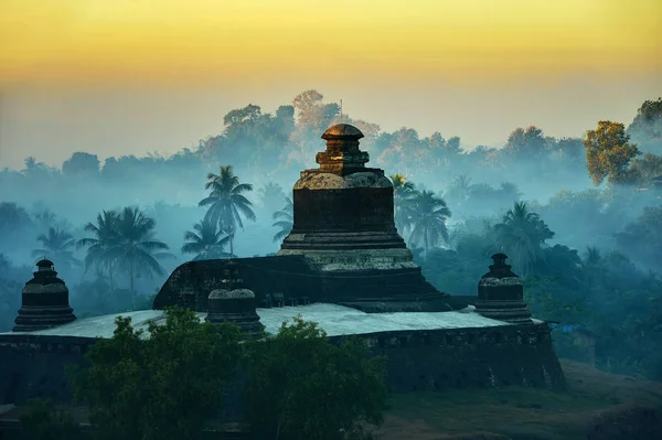 Widok Ratanbon Paya Pagoda Zachodzie Słońca Mrauk Myanmar — Zdjęcie stockowe