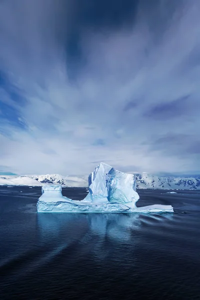 Buzdağları Aldatma Bay Antarktika Nın Doğal Görünümü — Stok fotoğraf