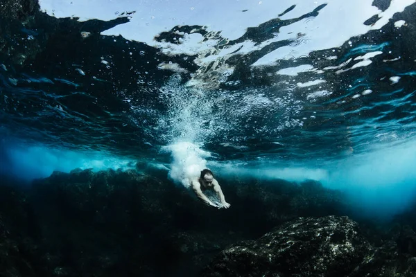 Man Swimming Underwater Shallow Reef Kalapana West Puna Hawai America — Fotografia de Stock