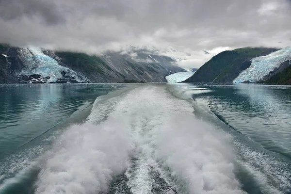 Wake Boat Sailing Alaska América Estados Unidos —  Fotos de Stock