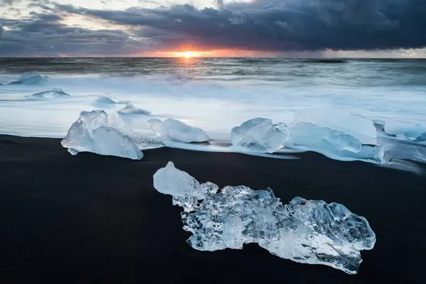 Grandes Pedaços Gelo Superfície Praia — Fotografia de Stock
