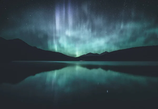 Malebný Pohled Polární Záře Nad Jezerem Jasper Alberta Kanada — Stock fotografie