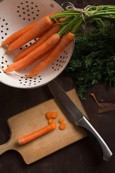 Zanahorias Colador Tabla Cortar — Foto de Stock