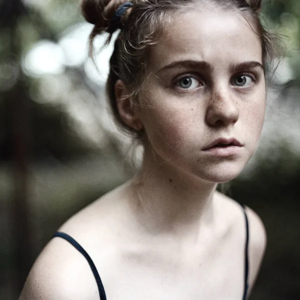 Porträtt Tonårsflicka — Stockfoto