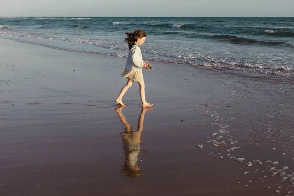 Girl Beach Walking Ocean Spain — Stock Photo, Image