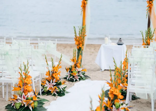 Cerimonia Nuziale Con Fiori Candele Sulla Spiaggia — Foto Stock