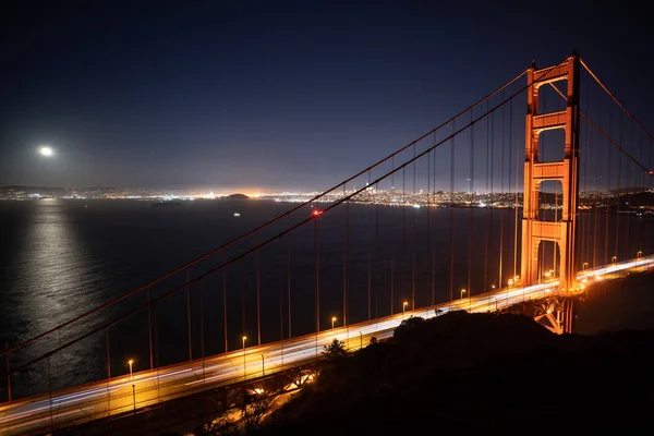 Gece Golden Gate Köprüsü Üzerinden Sürüş Arabalar San Francisco Kaliforniya — Stok fotoğraf