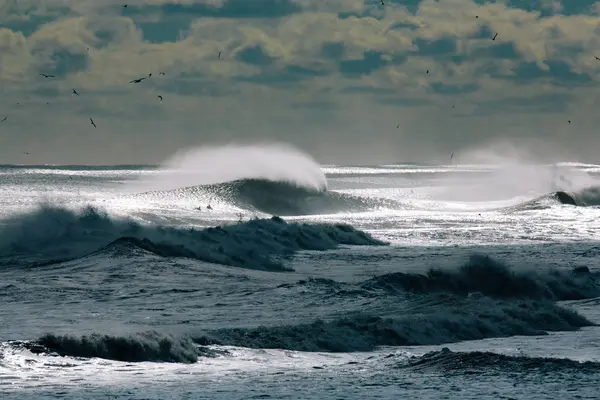 Malownicze Ujęcie Burzliwego Oceanu Pochmurny Dzień — Zdjęcie stockowe