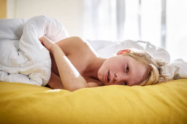 Boy Lying Bed Waking — Stock Photo, Image