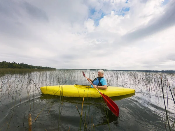 Senior Woman Kayak Lake États Unis — Photo