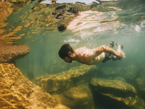 Hombre Nadando Bajo Agua Lake Superior Estados Unidos — Foto de Stock