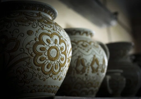 Recently made clay pots dry out in the pottery workshop — Stock Photo