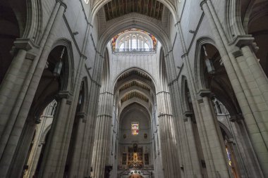 Tarihi dini yapı, cathedral La Almudena, iç görünüm, Madrid.