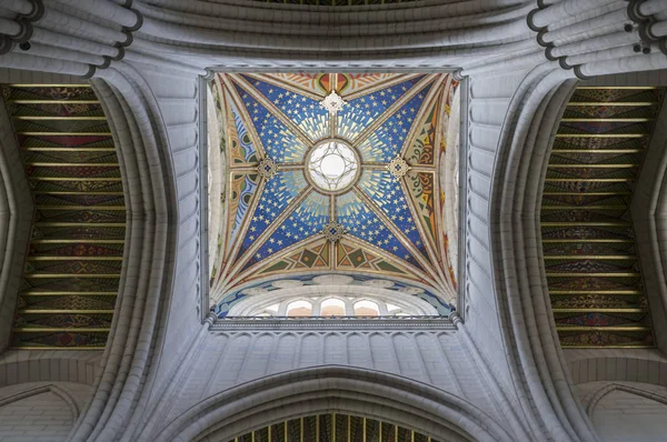 Historisches Religiöses Gebäude Kathedrale Almudena Innenansicht Madrid — Stockfoto