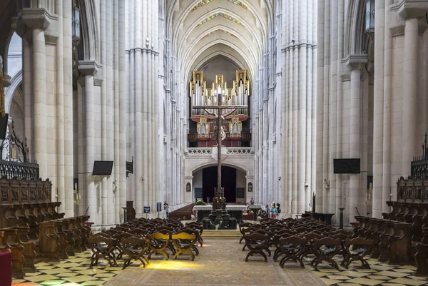 Historisches Religiöses Gebäude Kathedrale Almudena Innenansicht Madrid — Stockfoto