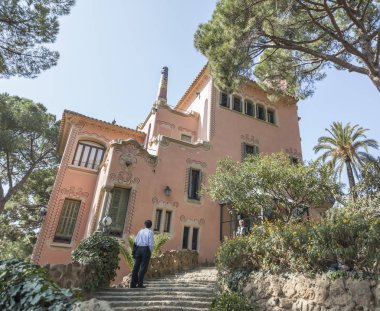  Modernist tarzı mimari anıt, Park Guell, Barcelona.