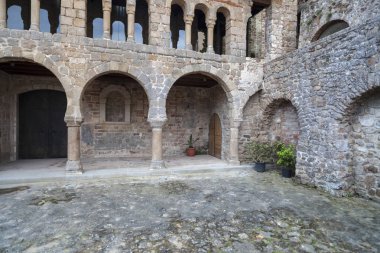 Benedictine Manastırı, Romanesk tarzı, Sant Feliu de Guixols,Catalonia.Spain ortaçağ mimarisi.