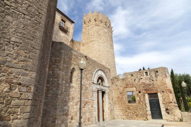 Benedictine Manastırı, Romanesk tarzı, Sant Feliu de Guixols,Catalonia.Spain ortaçağ mimarisi.